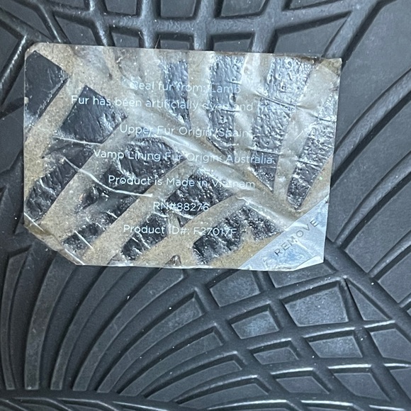 UGG Black fur slides size 11, never been worn - Picture 4 of 6